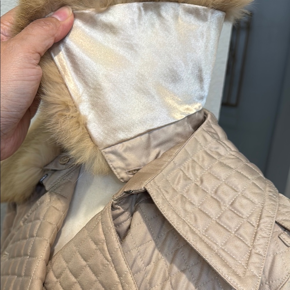 Authentic Burberry Quilted Coat with Removable Fur Collar - Picture 10 of 16